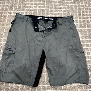 Pelagic Dri-Flex Men's Cargo Shorts in Gray